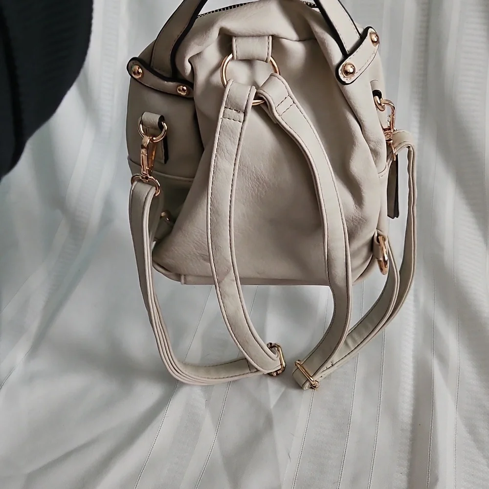 Floral Embroidered Cream Backpack - Picture 2 of 5